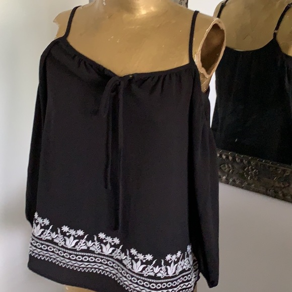 OFF SHOULDER BLACK BLOUSE WITH WHITE EMBROIDERY - Picture 1 of 4